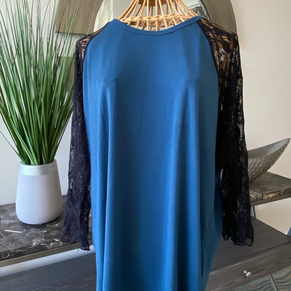 Lularoe teal Randy with black lace sleeve 3XL.